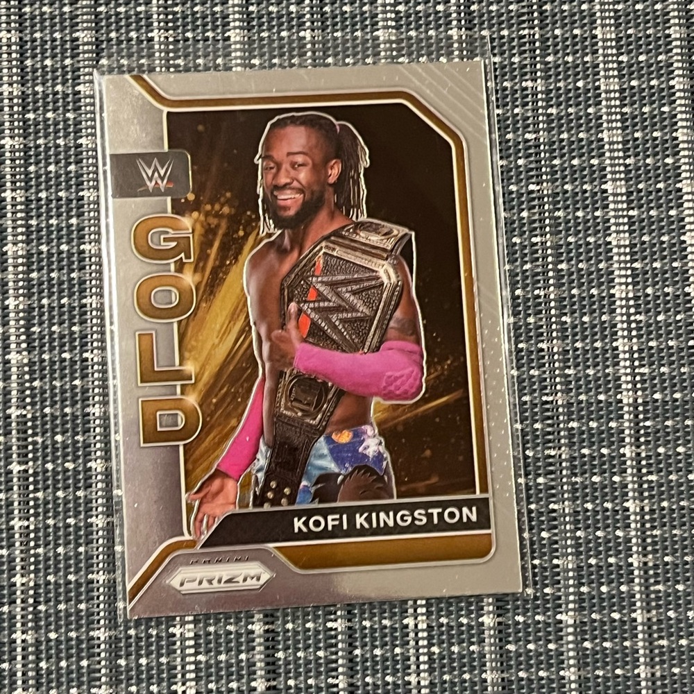 🌸 2022 Panini Prizm Kofi Kingston WWE Wrestling Gold Insert Trading Card #12